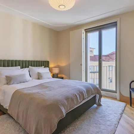 Elegant 3Bdr Flat With Parking By Lovelystay Лиссабон