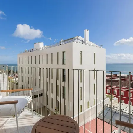 Elegant 3Bdr Flat With Parking By Lovelystay * Лиссабон