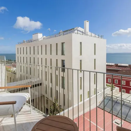 Contemporary 3 Bdr Flat With Parking By Lovelystay Lisbon