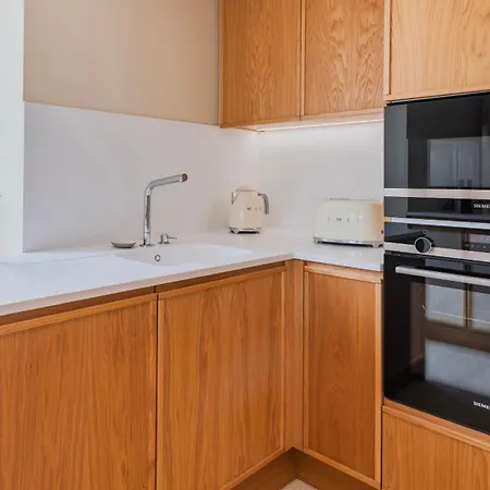 Contemporary 3 Bdr Flat With Parking By Lovelystay * Lizbona