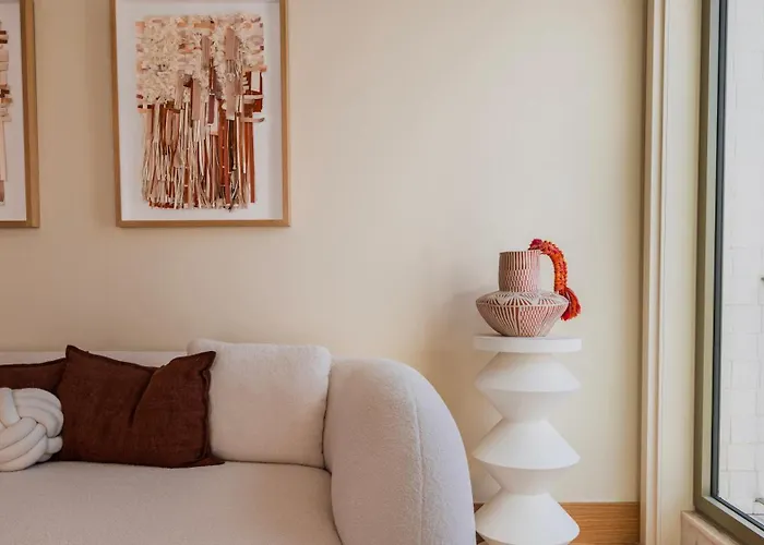 Contemporary 3 Bdr Flat With Parking By Lovelystay Apartament Lizbona