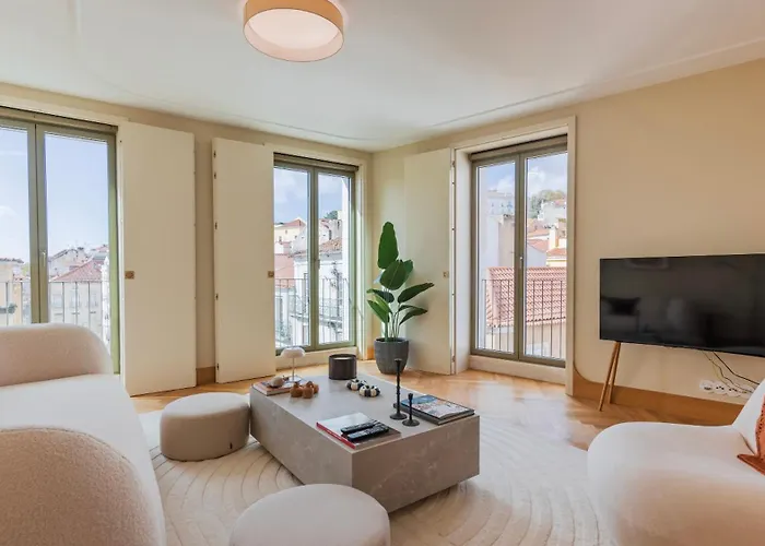 Contemporary 3 Bdr Flat With Parking By Lovelystay Lizbona