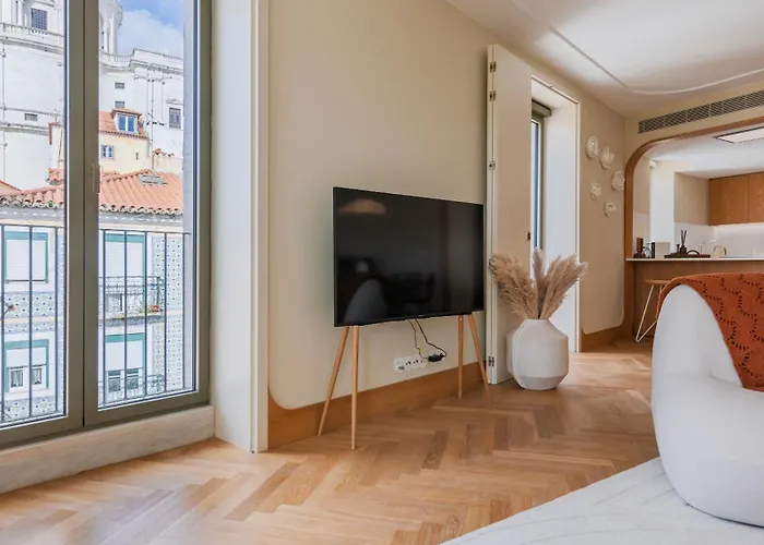 Apartament Contemporary 3 Bdr Flat With Parking By Lovelystay