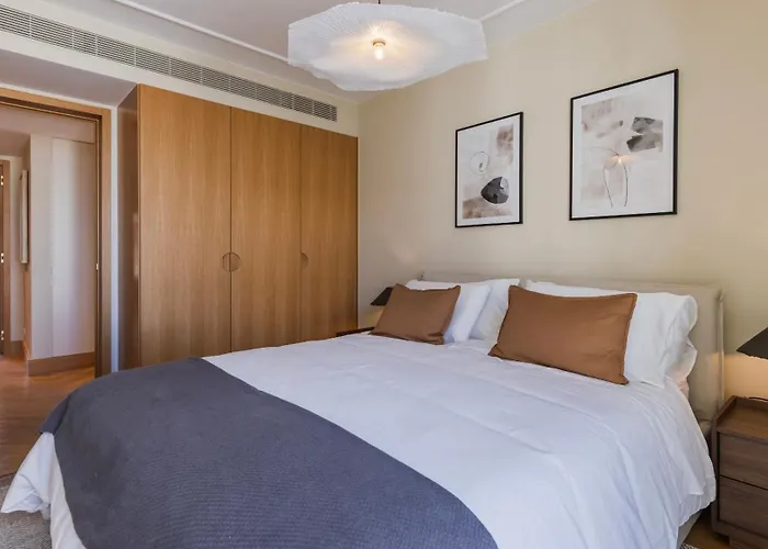 Contemporary 3 Bdr Flat With Parking By Lovelystay Apartament *