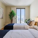 Contemporary 3 Bdr Flat With Parking By Lovelystay *
