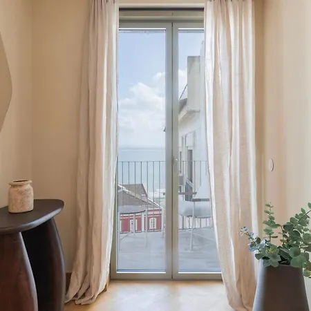 Contemporary 3 Bdr Flat With Parking By Lovelystay *