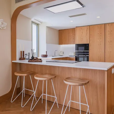 Contemporary 3 Bdr Flat With Parking By Lovelystay Διαμέρισμα