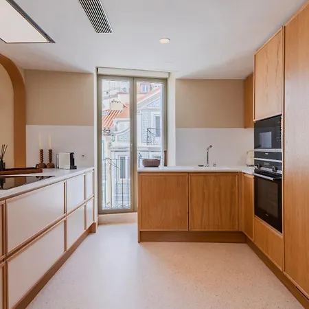 Elegant 3bdr Flat With Parking By Lovelystay