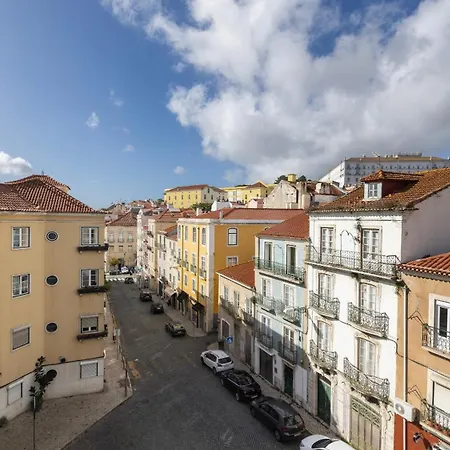 Elegant 3bdr Flat With Parking By Lovelystay