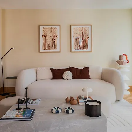 Contemporary 3 Bdr Flat With Parking By Lovelystay * Lisboa