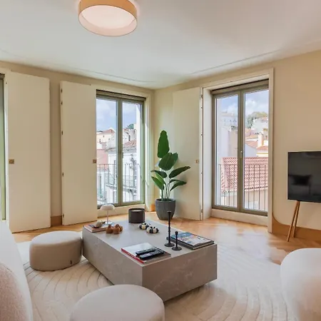 Elegant 3bdr Flat With Parking By Lovelystay Lisbon