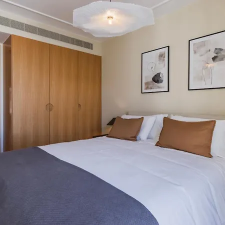 Contemporary 3 Bdr Flat With Parking By Lovelystay Διαμέρισμα *