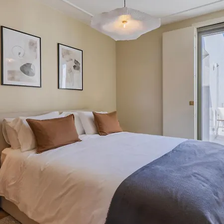 Elegant 3bdr Flat With Parking By Lovelystay Lisbon
