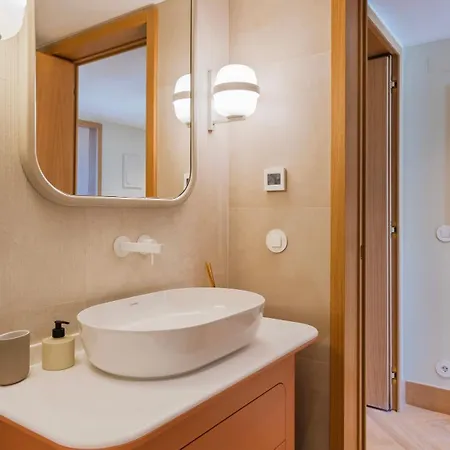 Apartment Elegant 3bdr Flat With Parking By Lovelystay Lisbon