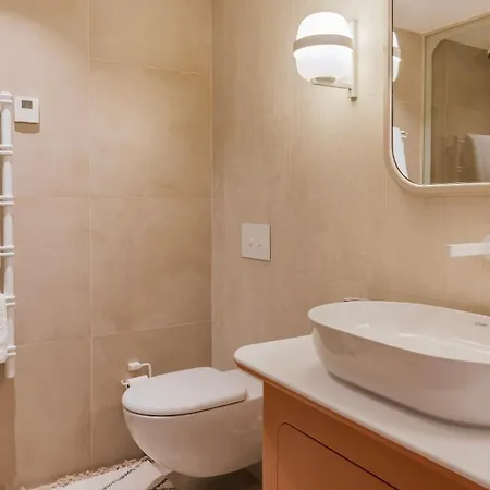 Elegant 3bdr Flat With Parking By Lovelystay *