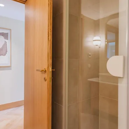 Elegant 3bdr Flat With Parking By Lovelystay Lisbon