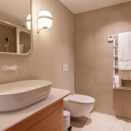 Contemporary 3 Bdr Flat With Parking By Lovelystay Διαμέρισμα