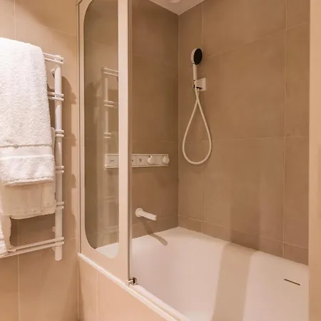 Elegant 3bdr Flat With Parking By Lovelystay * Lisbon
