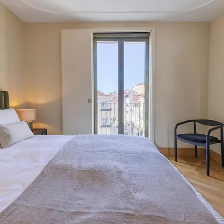 Elegant 3bdr Flat With Parking By Lovelystay Lisbon