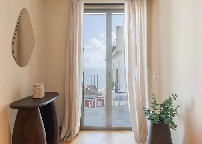 Contemporary 3 Bdr Flat With Parking By Lovelystay *