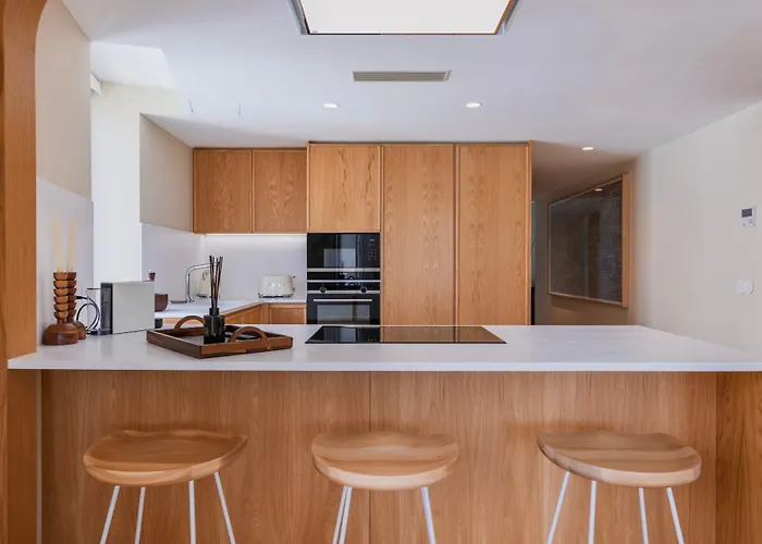 Contemporary 3 Bdr Flat With Parking By Lovelystay Lisboa