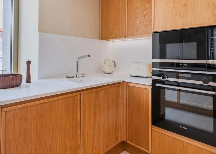 Contemporary 3 Bdr Flat With Parking By Lovelystay * Lisboa