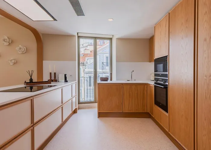 Contemporary 3 Bdr Flat With Parking By Lovelystay