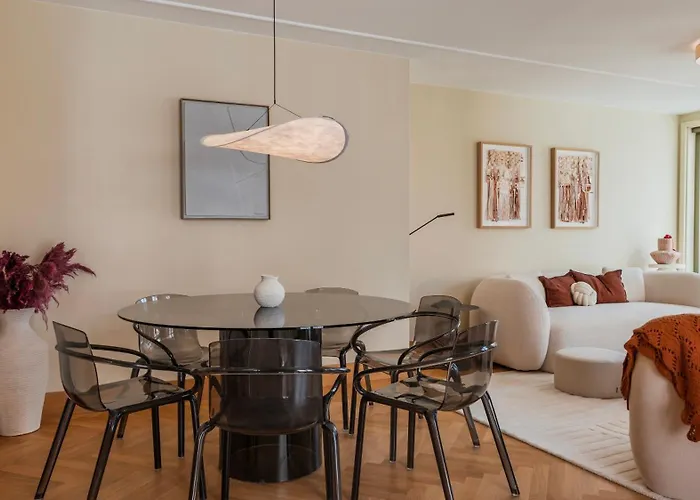 Contemporary 3 Bdr Flat With Parking By Lovelystay Lissabon