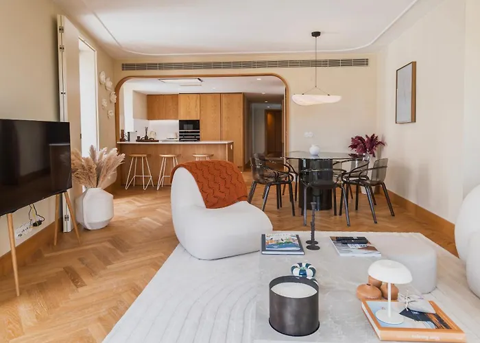 Contemporary 3 Bdr Flat With Parking By Lovelystay *