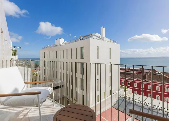 Contemporary 3 Bdr Flat With Parking By Lovelystay * Lisboa