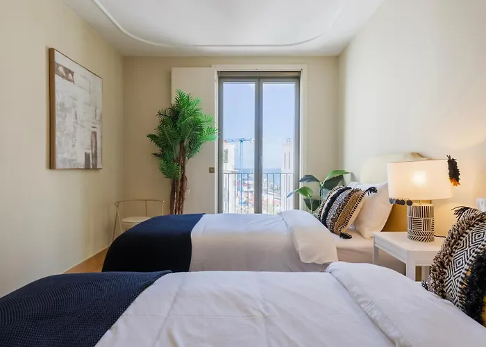 Contemporary 3 Bdr Flat With Parking By Lovelystay *