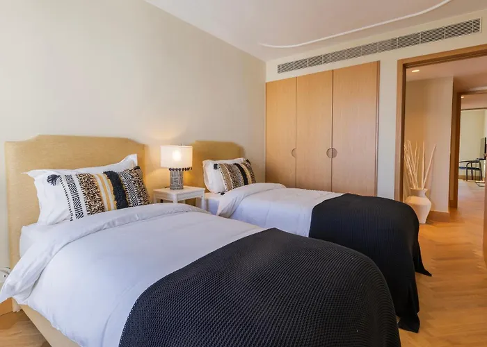 Contemporary 3 Bdr Flat With Parking By Lovelystay شقة *