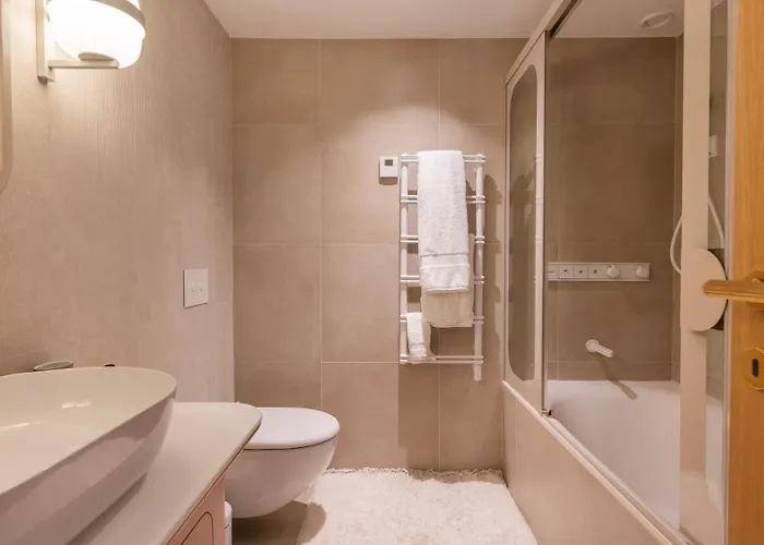 Contemporary 3 Bdr Flat With Parking By Lovelystay Apartamento Lisboa