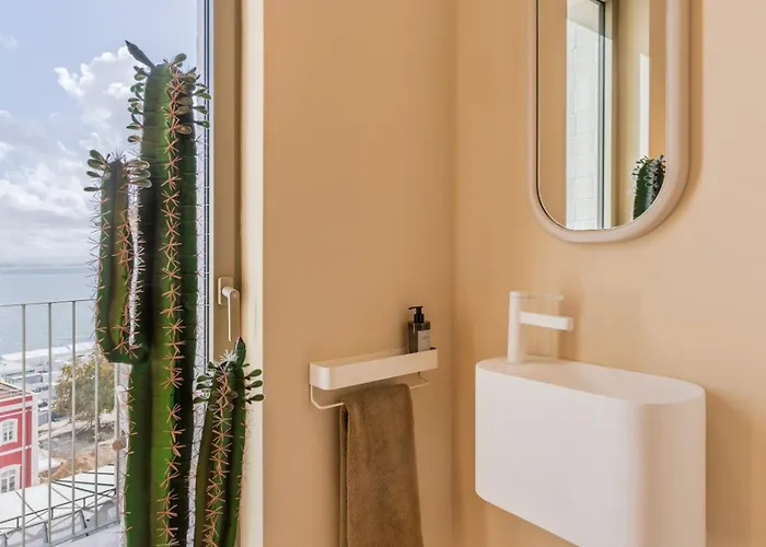 Contemporary 3 Bdr Flat With Parking By Lovelystay شقة Lisboa