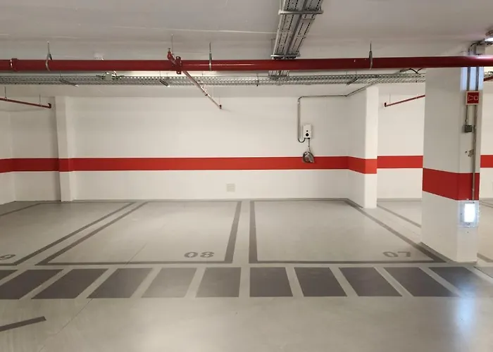 Contemporary 3 Bdr Flat With Parking By Lovelystay شقة