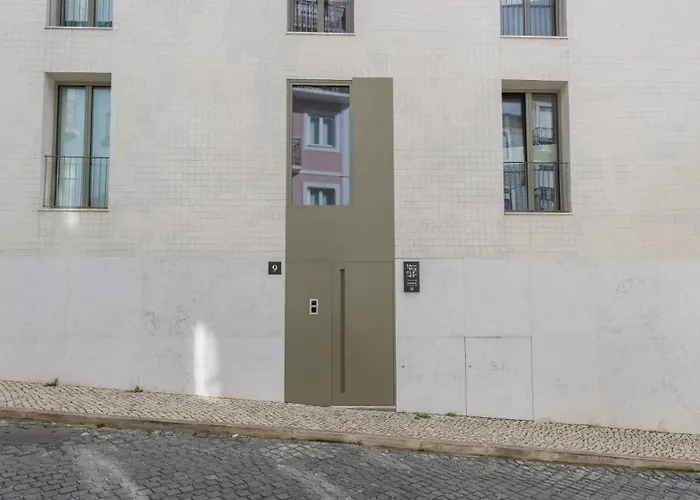 Apartamento Contemporary 3 Bdr Flat With Parking By Lovelystay