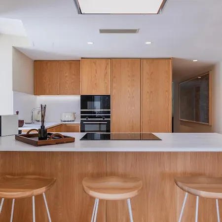 Contemporary 3 Bdr Flat With Parking By Lovelystay Лісабон