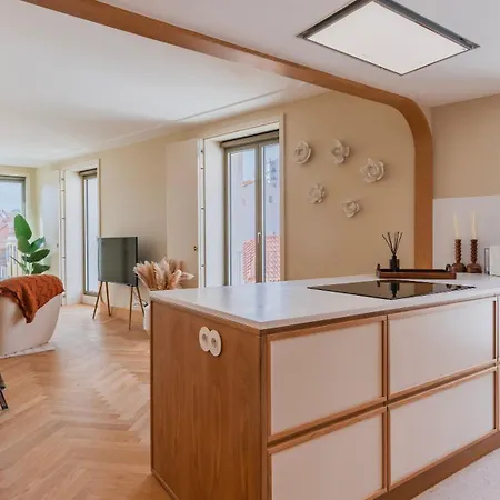 Apartment Contemporary 3 Bdr Flat With Parking By Lovelystay *