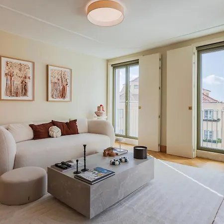 Apartment Contemporary 3 Bdr Flat With Parking By Lovelystay *