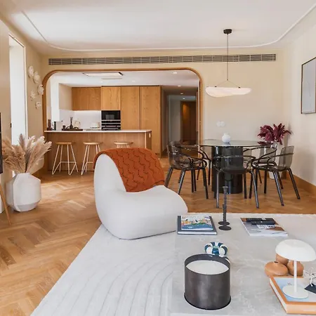 Contemporary 3 Bdr Flat With Parking By Lovelystay *