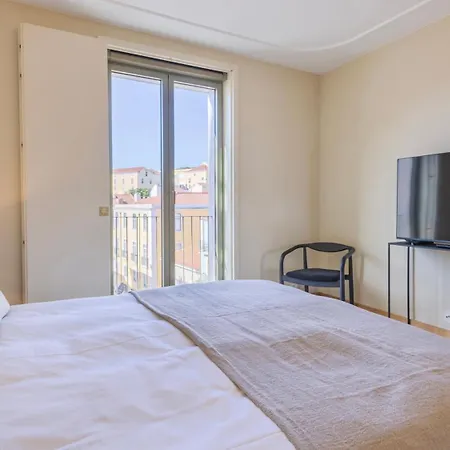 Apartment Contemporary 3 Bdr Flat With Parking By Lovelystay *