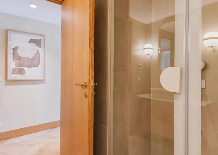 Contemporary 3 Bdr Flat With Parking By Lovelystay Лісабон