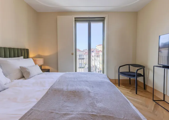 Contemporary 3 Bdr Flat With Parking By Lovelystay Лісабон